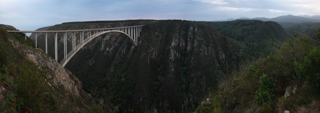 O maior bungee jump de cima de uma ponte do mundo